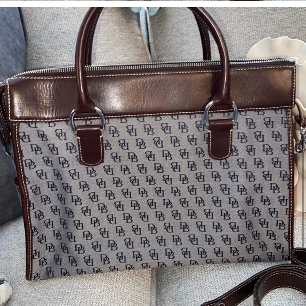 EUC. DOONEY & BOURKE BAG - Picture 5 of 8